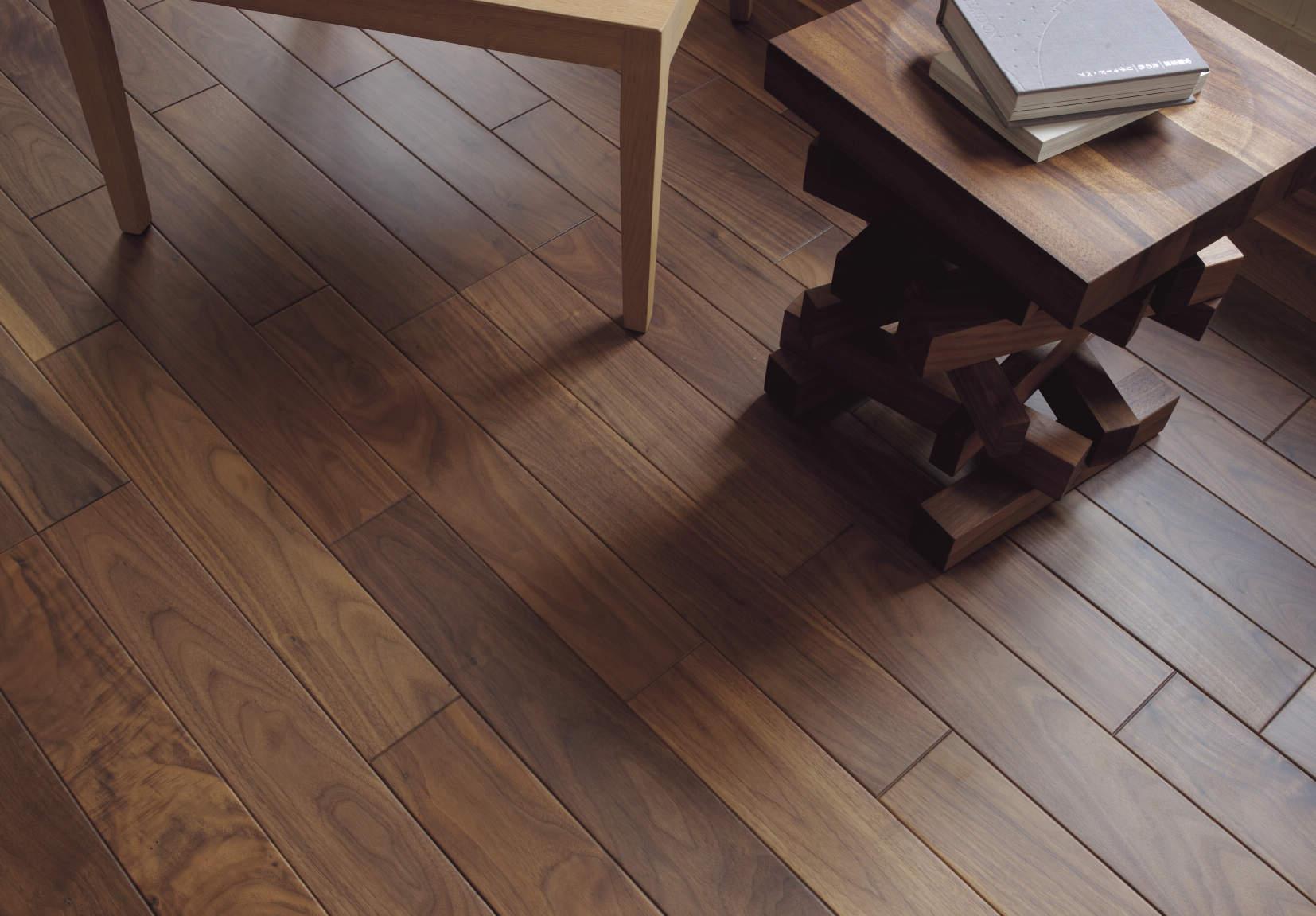 Nên lát sàn gỗ hay thảm trải sàn văn phòng?